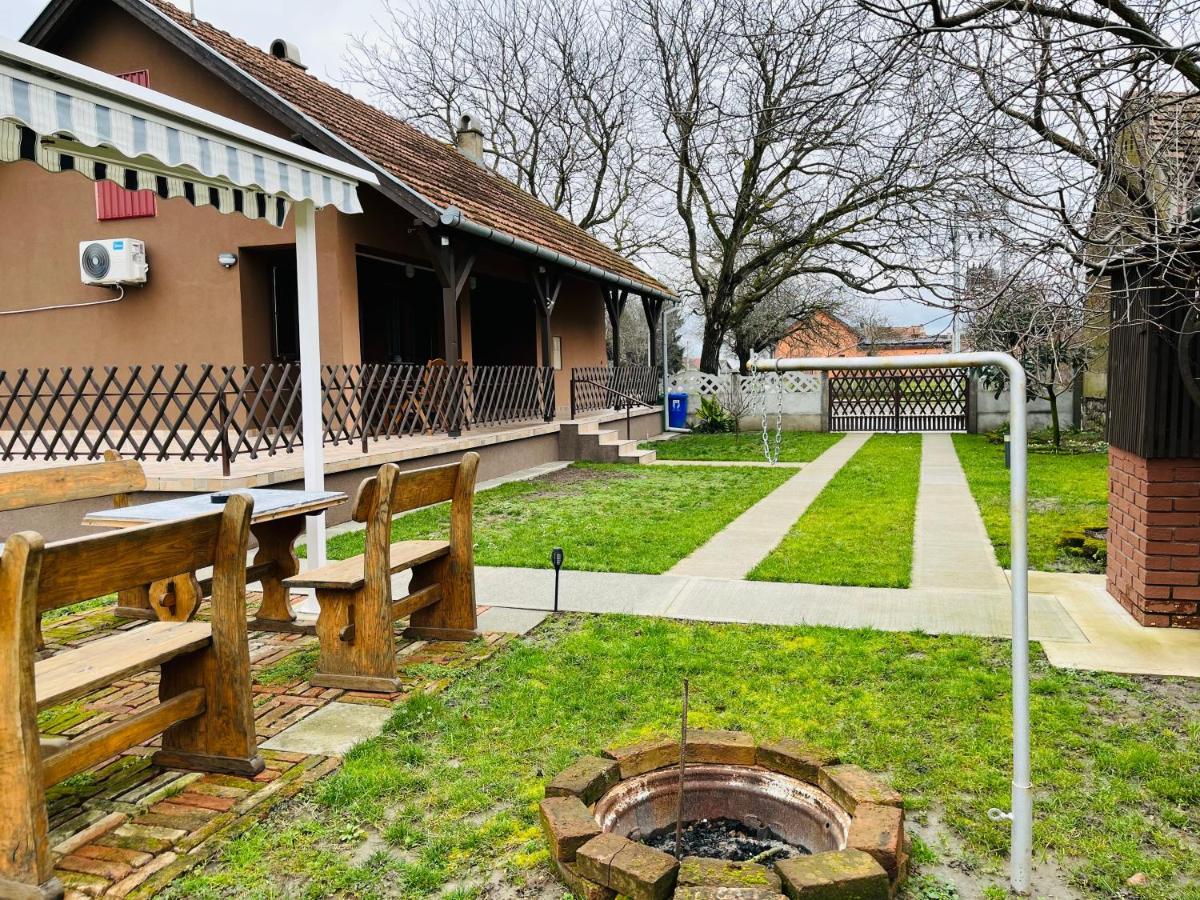 Turul -Kuca Za Odmor- Apartman Korod Kültér fotó